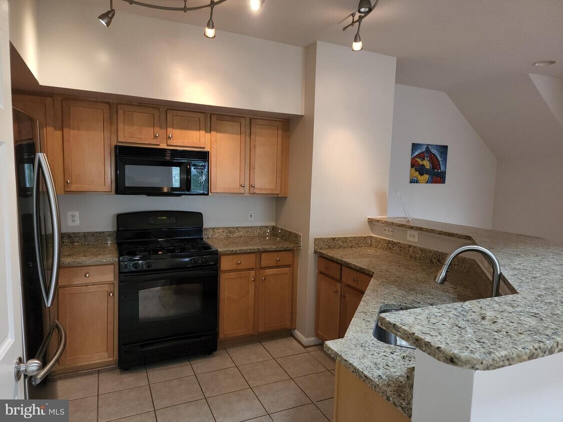 5124 Brittney Elyse Cir Unit J, Centreville, VA 20120 Apartment for