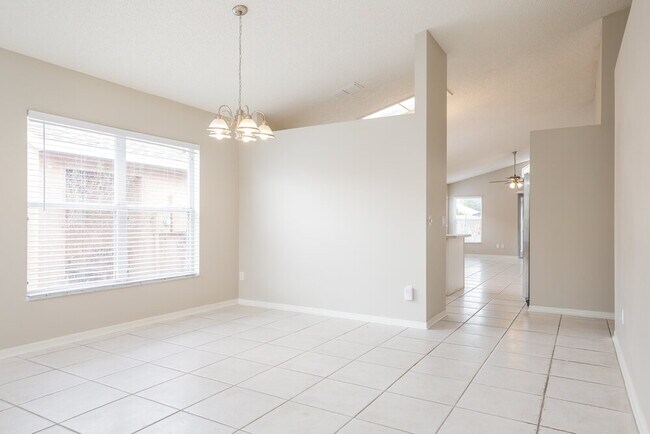 Foto del edificio - 15833 Pine Lily Ct
