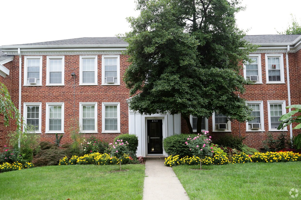 Naylor Gardens Apartments in Washington, DC