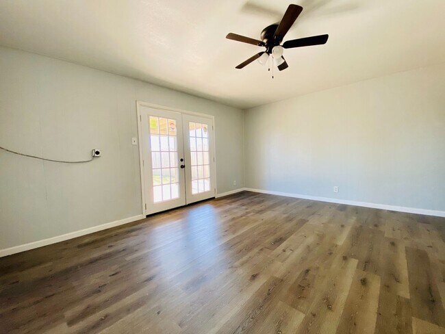 Building Photo - MUST SEE!!!!! Newly remodeled 4 bedroom 1....