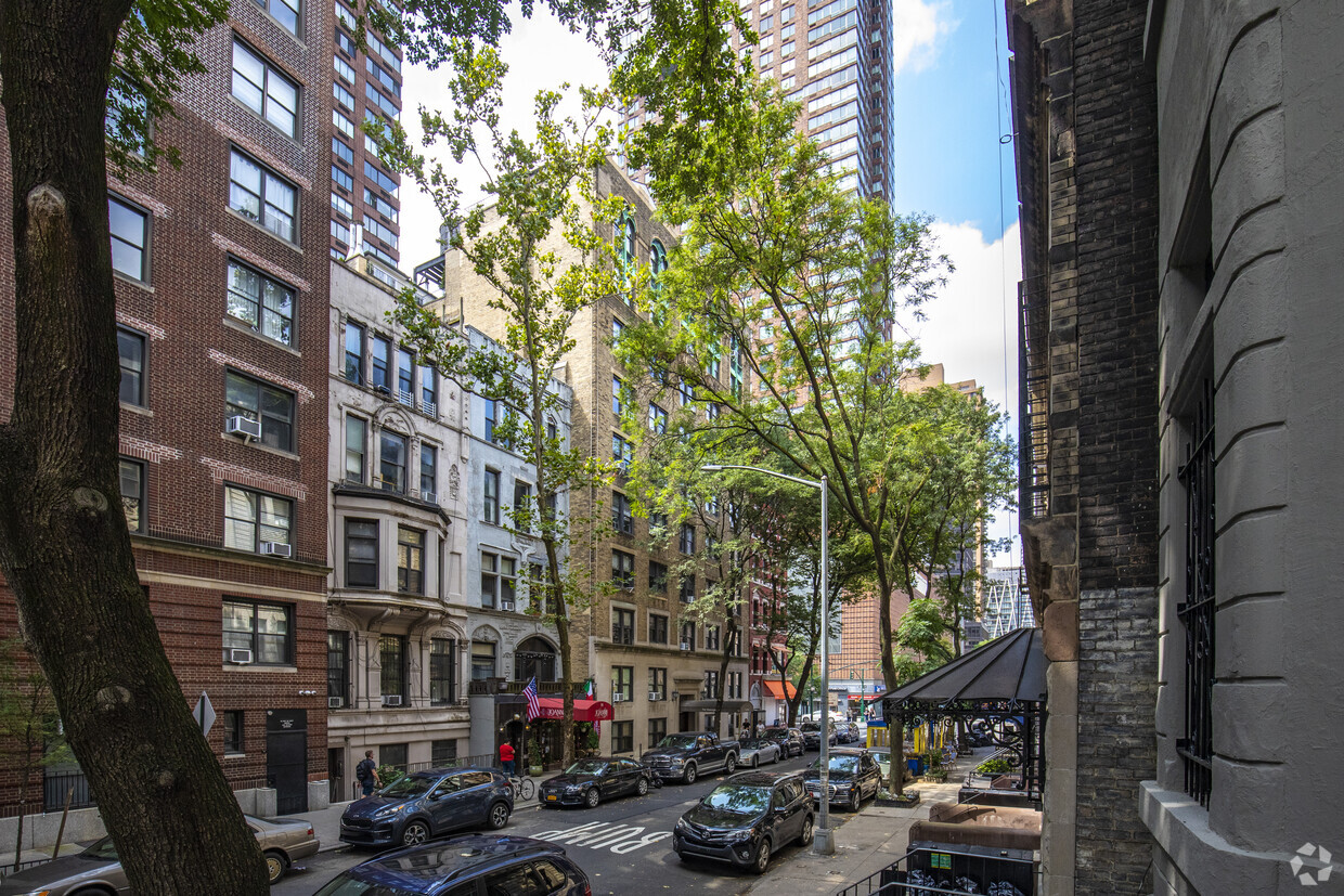 74 W 68th St New York, NY 10023 - The Morleigh