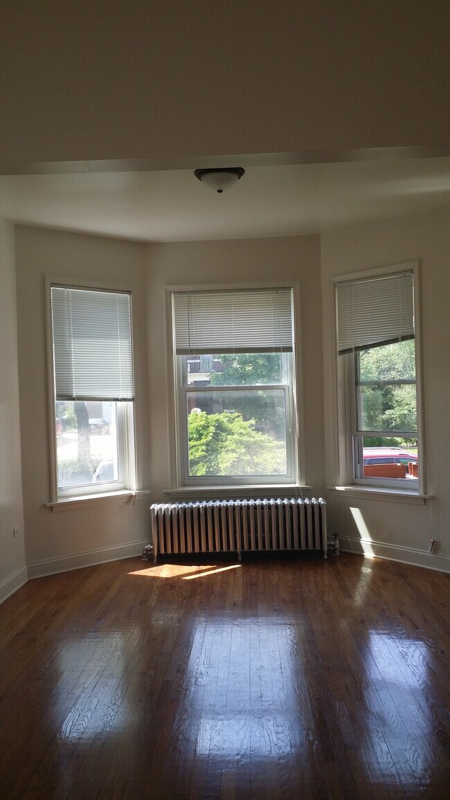 Building Photo - 4310 W Maypole Ave