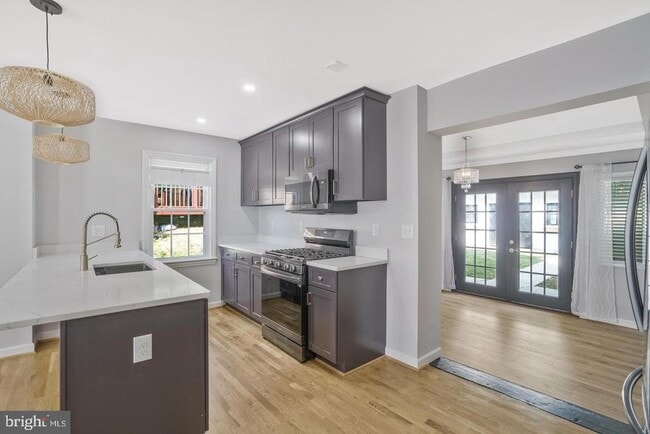 Building Photo - 5758 Biscayne Dr