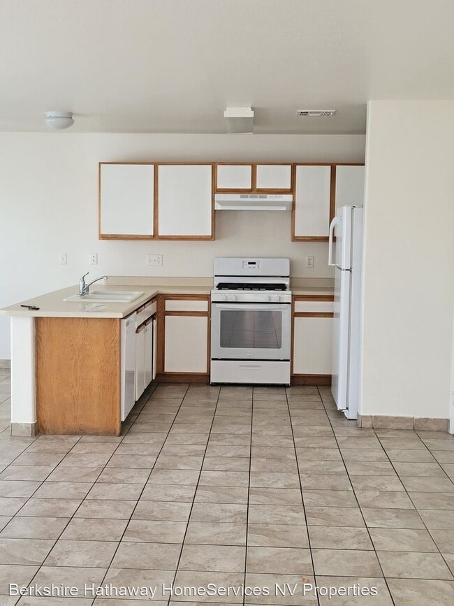 Building Photo - 3 br, 2.5 bath House - 6137 Daisy Lee