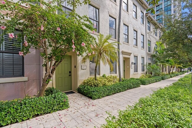 Building Photo - 687 Hibiscus St