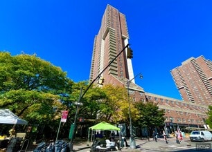 Building Photo - 310 Greenwich St