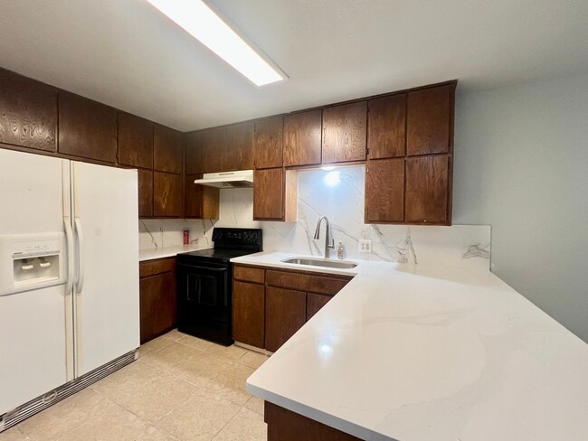 Building Photo - 2407 Ventura Dr