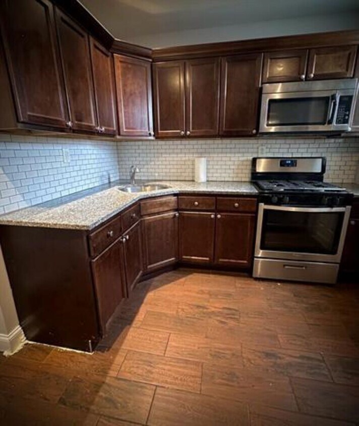 KITCHEN - 172 Boyd Ave