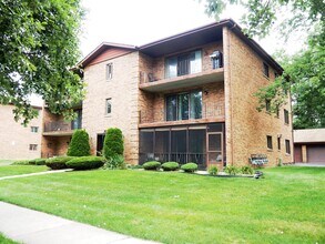 Building Photo - 14531 Ravinia Ave