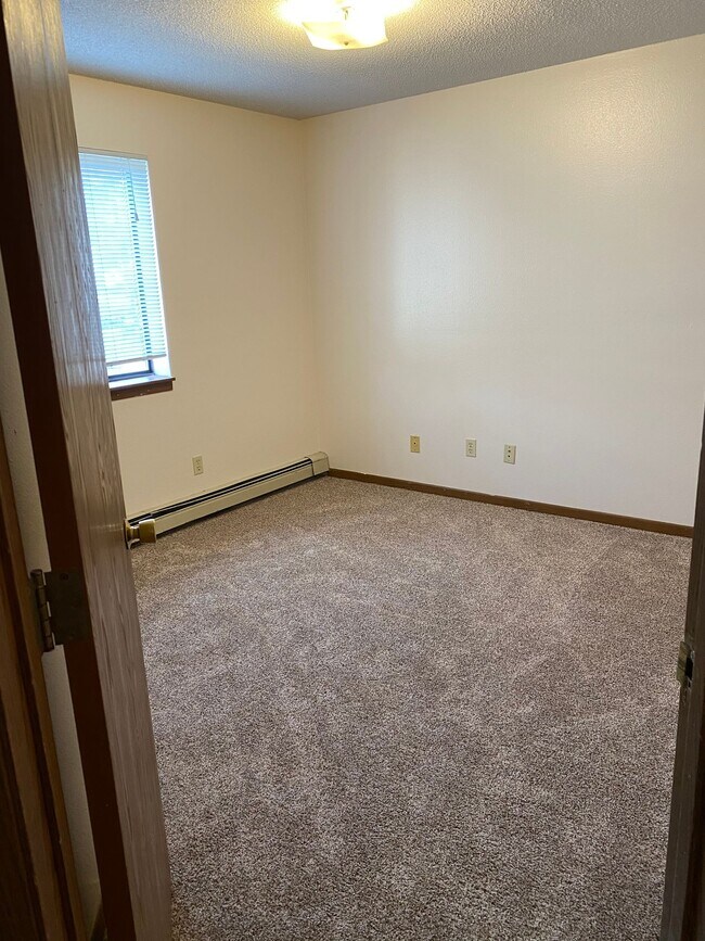 Foto del edificio - 4 Bedroom 2 Bathroom Apartment