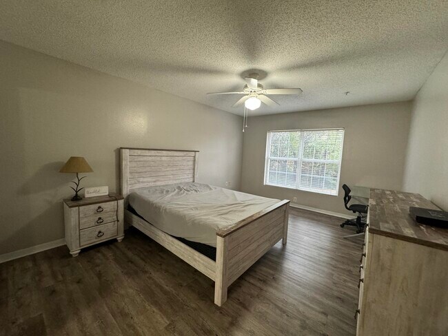 Foto del edificio - 4276 Calinda Ln