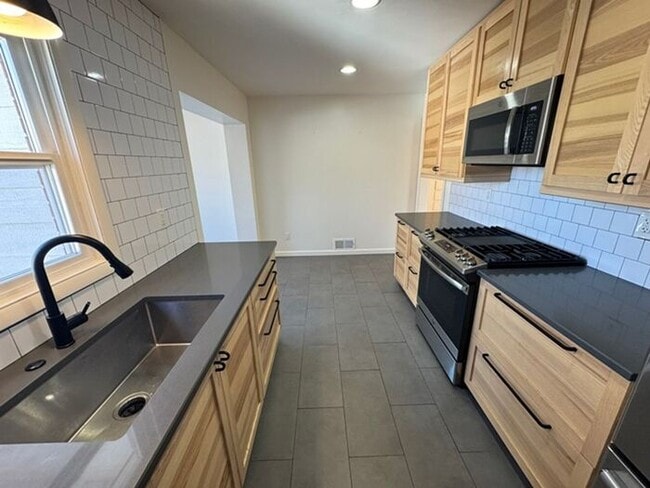 Building Photo - Millcreek Canyon Rim updated 3 bed 2 bath home