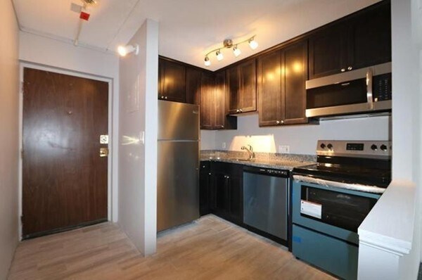 Foto del edificio - 46 Cochituate Rd