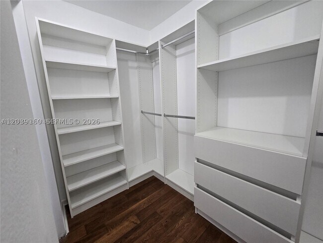 Foto del edificio - 1717 N Bayshore Dr