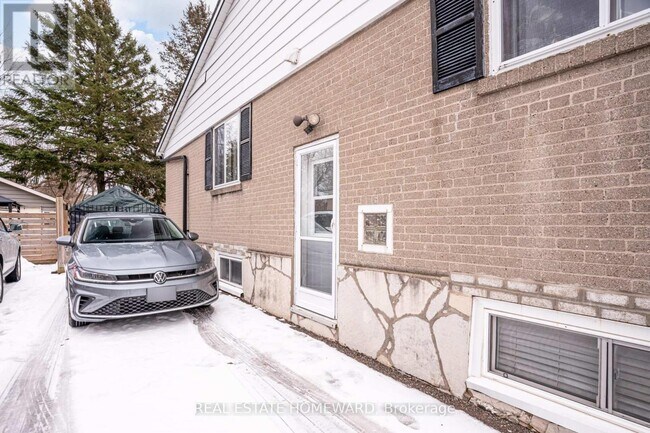 Building Photo - 113 Porchester Dr