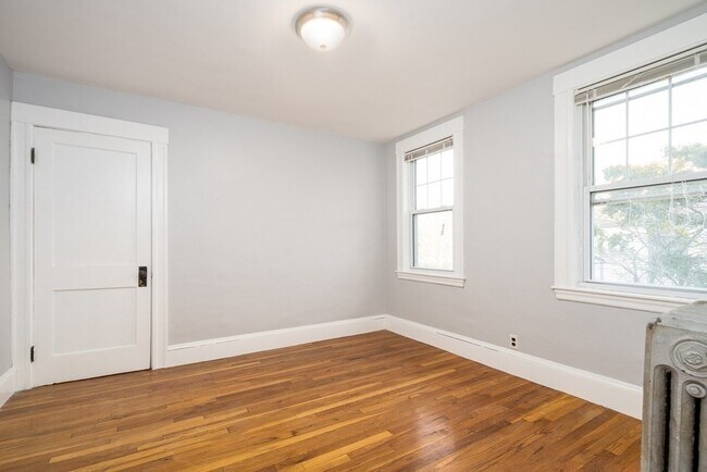 Building Photo - 31 Linwood Ave