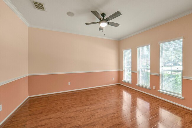 Foto del edificio - 2414 Falcon Knoll Ln