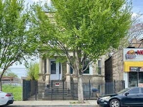 Building Photo - 3336 W Chicago Ave