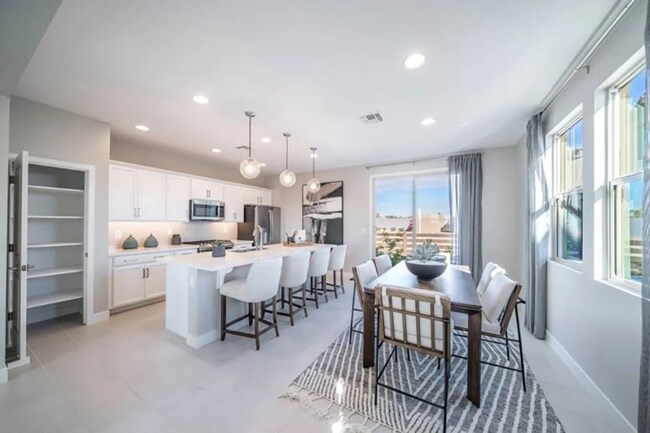 Foto del edificio - 3771 N 99th Dr