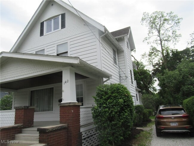 Building Photo - 142 E Bridge St