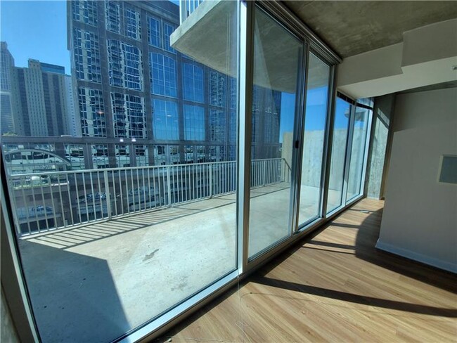 Foto del edificio - 400 W Peachtree St NW