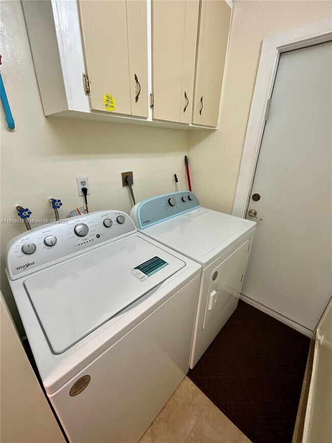 Foto del edificio - 2951 SW 46th Ct