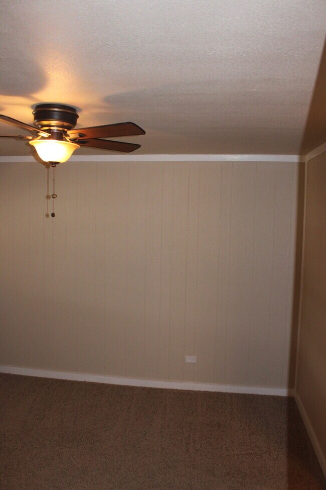 Building Photo - Available Now- 4 beds / 2 bath / carport