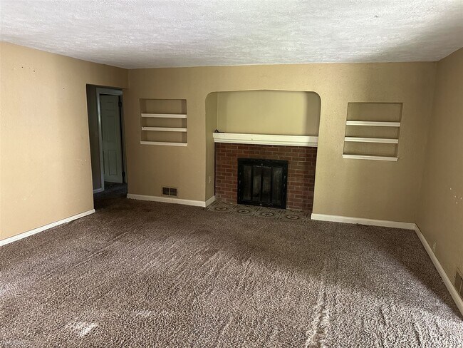 Building Photo - 3 br, 1 bath House - 200 Maywood Avenue