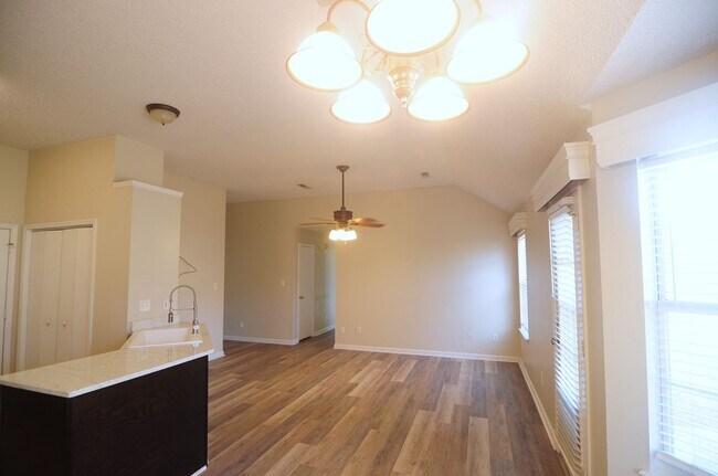 Foto del edificio - 104 Postwood Ct