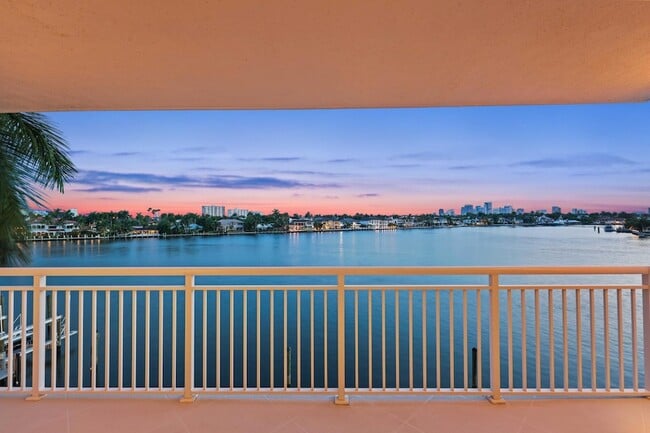 Building Photo - 511 Bayshore Dr