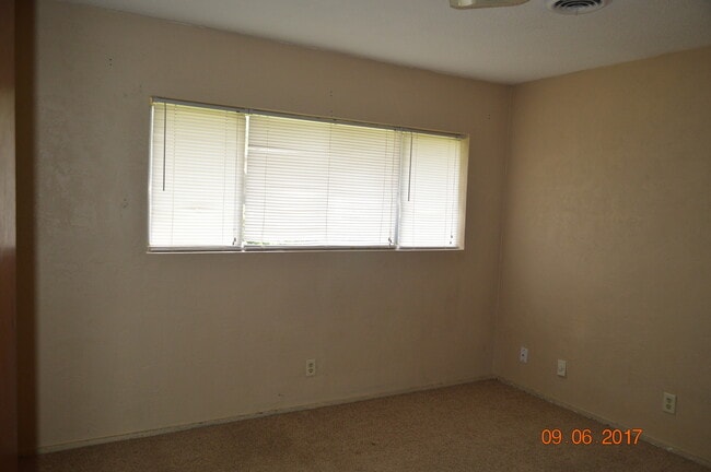 Building Photo - 2542 Lisenby Ave