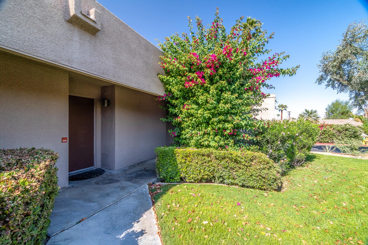 73801 Club Cir Dr Unit 305, Palm Desert, CA 92260 Condo for Rent in