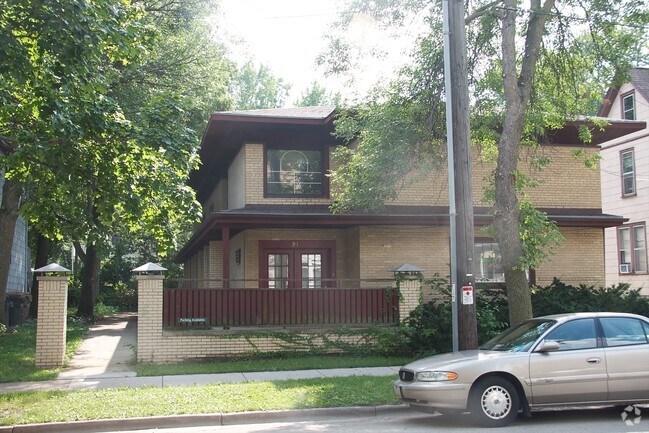 Foto del edificio - 210 N Blair St