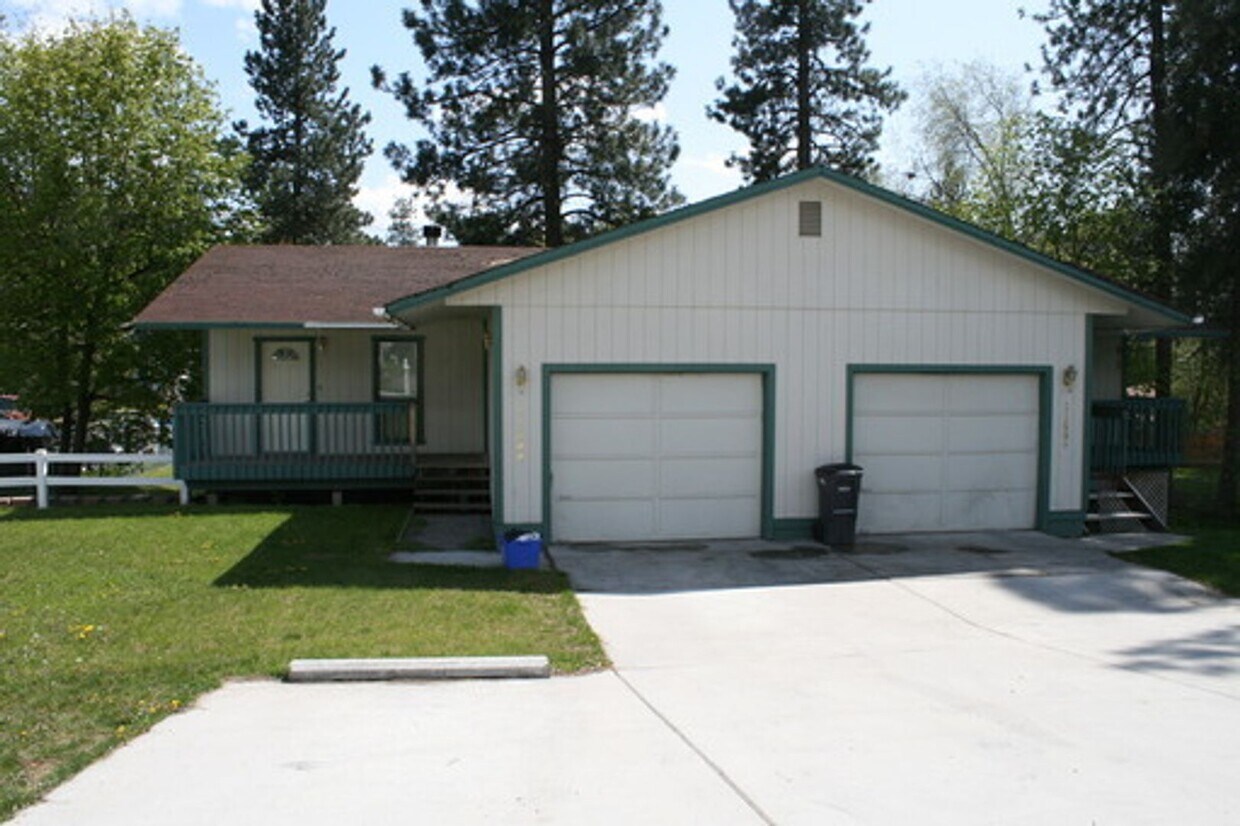 Primary Photo - 11006 E 16th Ave