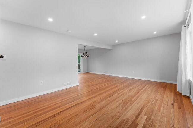 Foto del edificio - 8 Brook Way