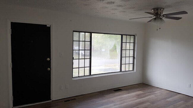 Foto del edificio - 4128 Fleetwood Dr