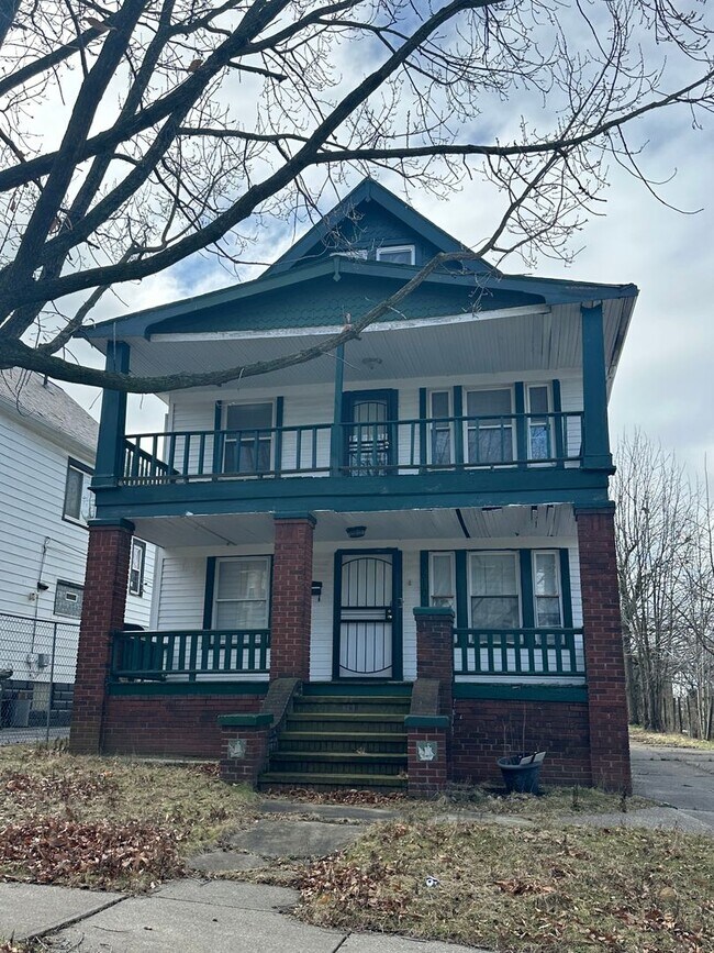 Building Photo - 10610 Lamontier Ave