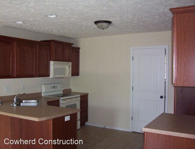 Building Photo - 5 br, 3 bath House - 3195 S Creekside