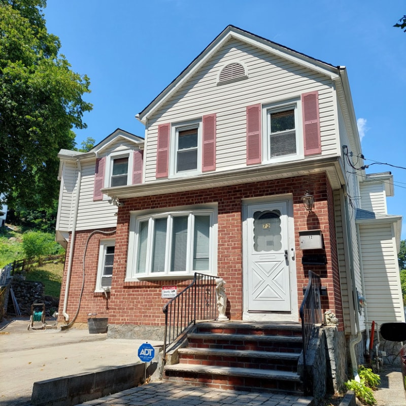 Primary Photo - 72 Leroy Ave