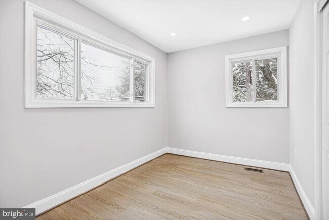 Building Photo - 7014 Farragut St