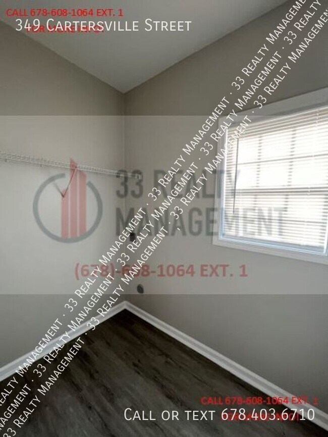 Building Photo - Freshly Renovated 3BR/1.5BA Townhome with ...