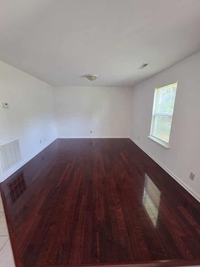 Photo - Comfortable 2-Bedroom Unit with Washer, Dryer & Off-Street Parking Apartment
