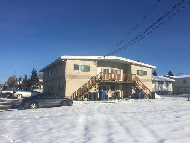 Photo du bâtiment - 9429-9496 96 Ave