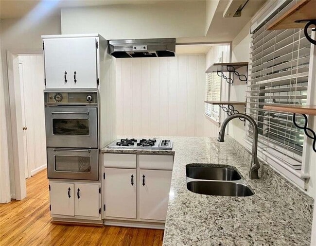 Foto del edificio - 2560 Wood Valley Dr