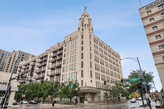 Building Photo - 758 N Larrabee St