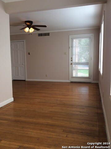 Building Photo - 323 E Melrose Dr