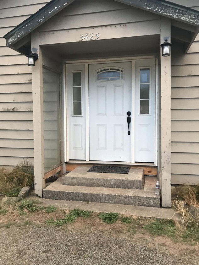 Foto principal - 3425 NW Jetty Ave