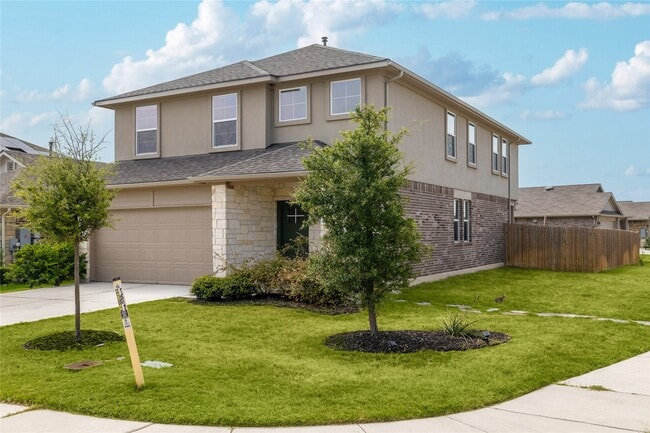 Foto del edificio - 445 Shiner Ln