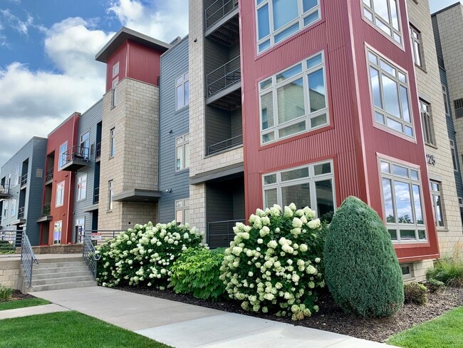 Building Photo - Riverfront Terrace