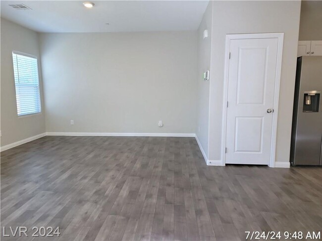 Building Photo - CHARMING TOWNHOME IN THE UP-AND-COMING COM...